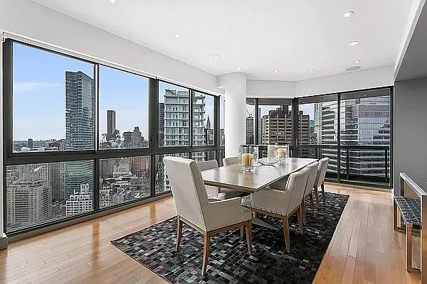 Rented by New York Casas Ltd. | media 41