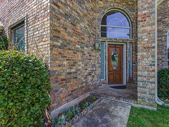 3rd image of 2909 Onslow Dr