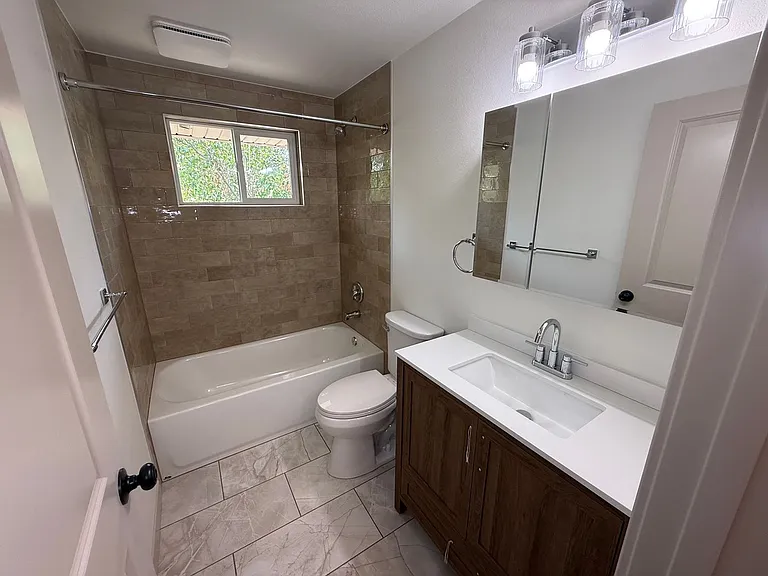 323 East Wabash Avenue — Photo 29