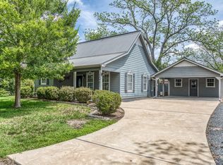 210 W Bell St, Fayetteville, TX 78940