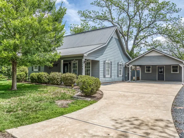 210 W Bell St, Fayetteville, TX 78940