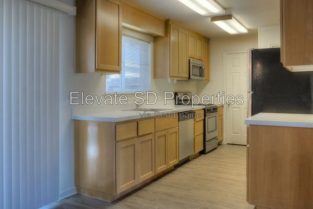 2 bed, 2.5 bath, 1250 sqft, $3,595 — Photo 2