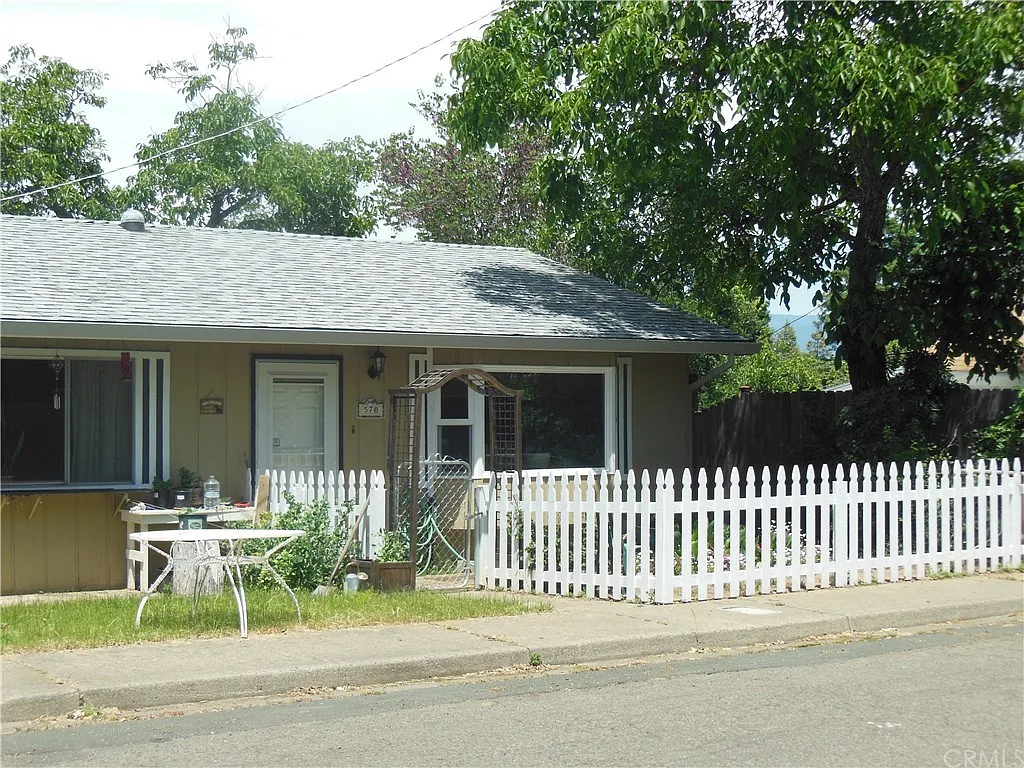 570 4th St photo 1