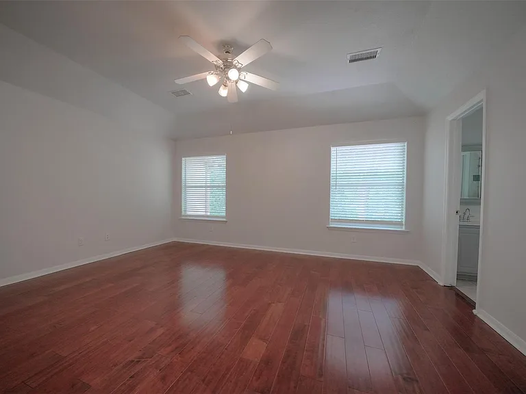 23 Endor Forest Pl — Photo 12