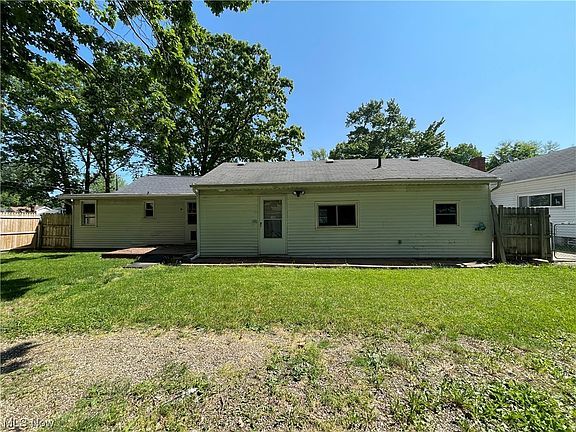 4th image of 244 Parkway Dr
