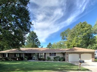 1831 N Circle Dr, El Dorado, KS 67042