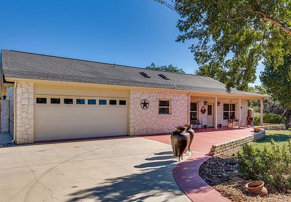 3rd image of 121 Settlers Ln