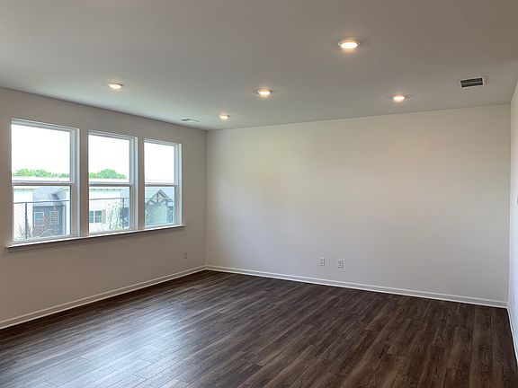 5th image of 162 Mission Blvd