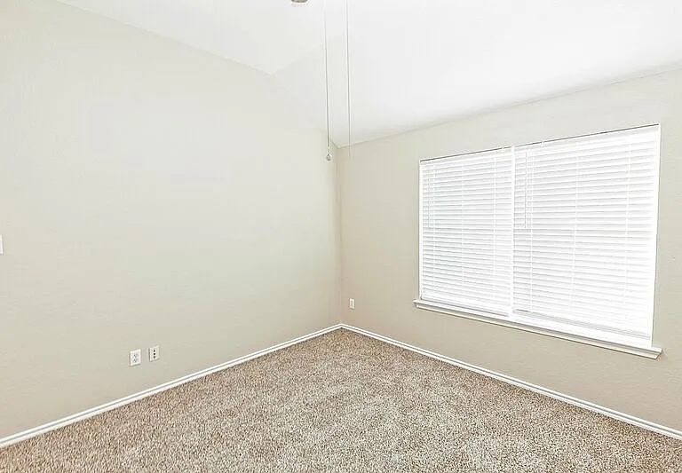 4009 Hidden Meadow Ct — Photo 32