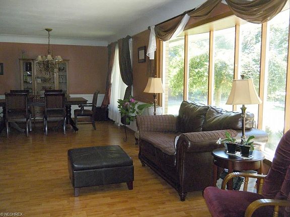 3rd image of 10637 Laurel Ln