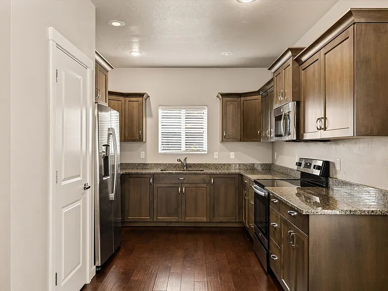 352 E Idaho St — Photo 12