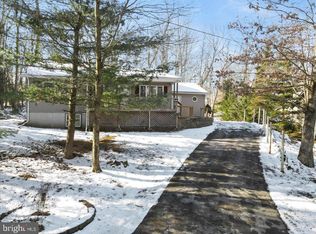 127 Spruce Rd, Tafton, PA 18464