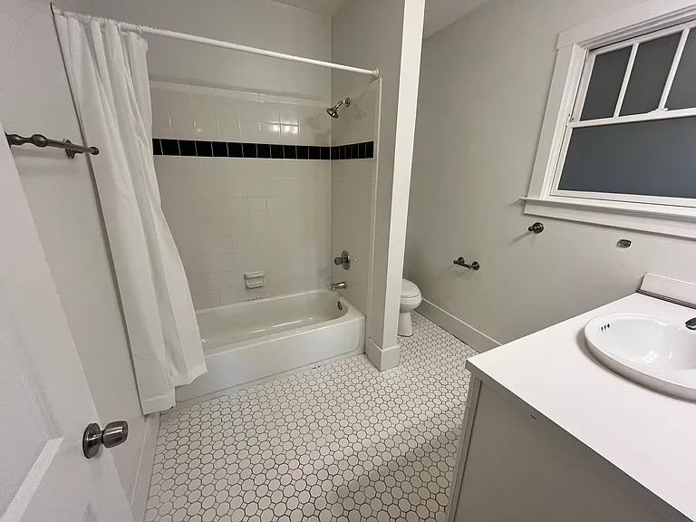 1721 Perry St #1 — Photo 15