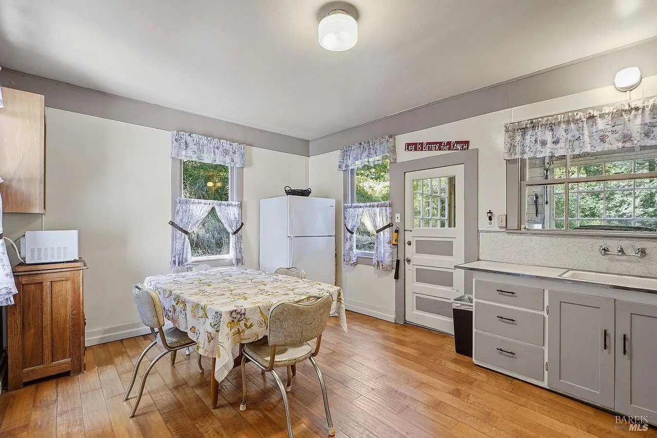 886 Montgomery Road - Photo 9