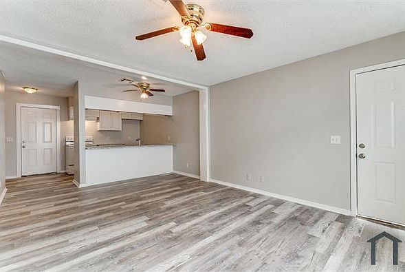 1st image of 5322 Carver Dr