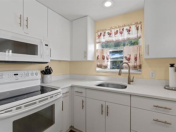 5th image of 327 Windsor N #O
