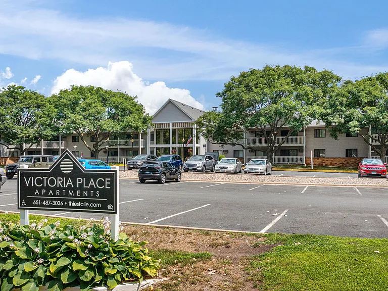 Victoria Place Apartments — Photo 15