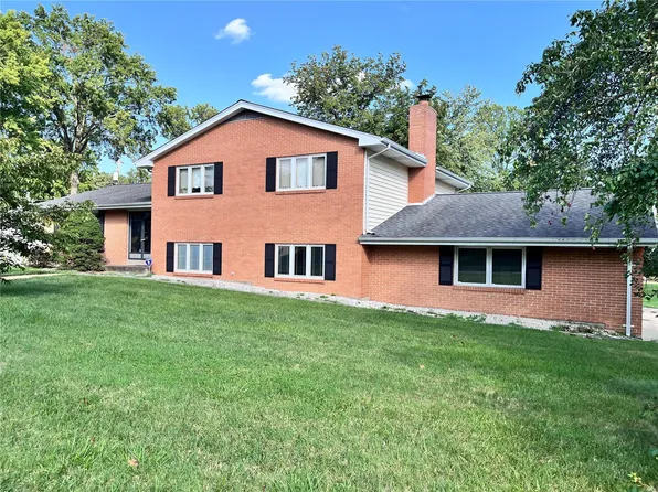 12156 Regency Dr, Saint Louis, MO 63128
