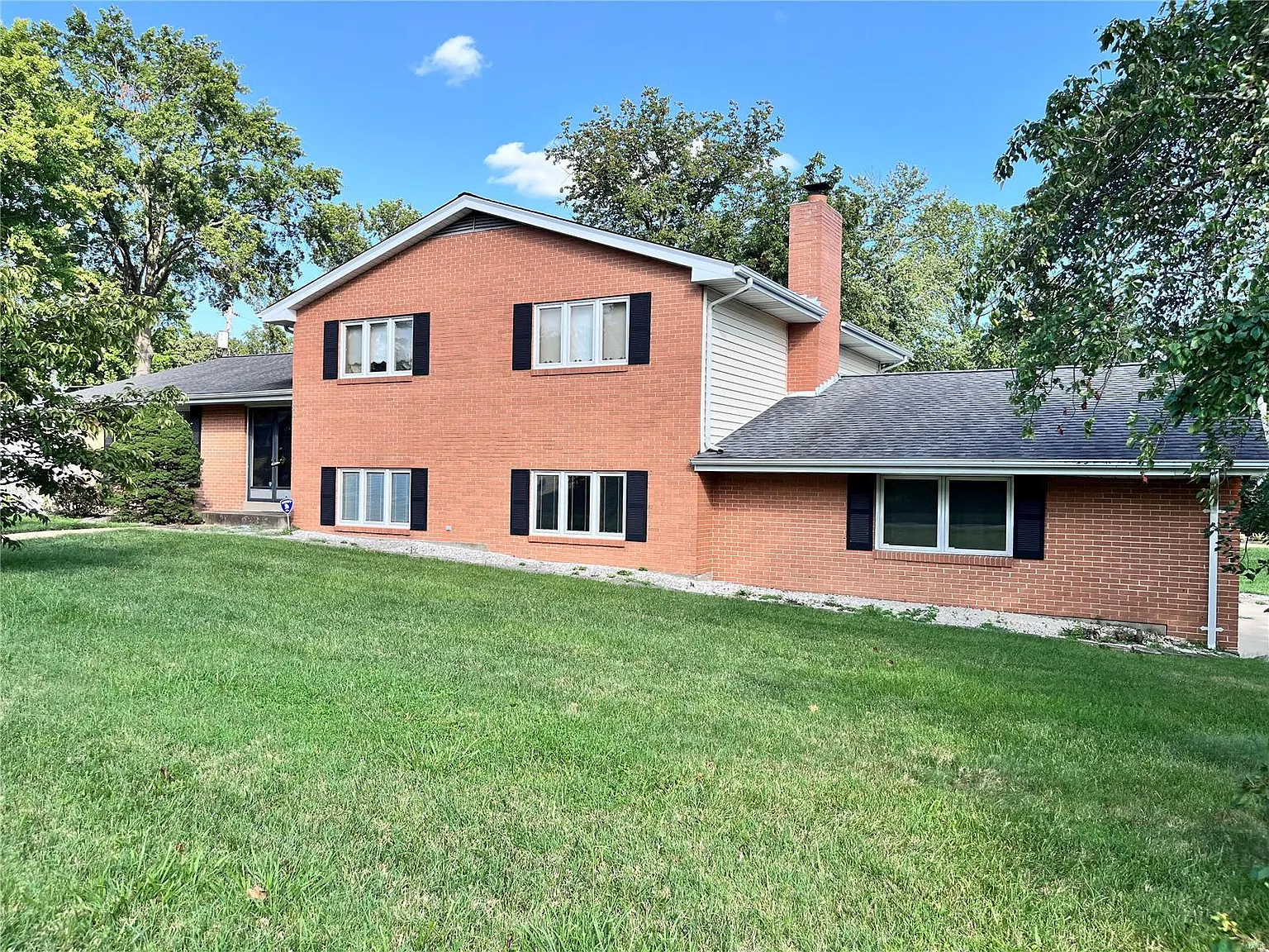 12156 Regency Dr photo 1