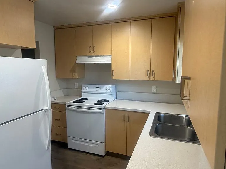 578 N Brown St — Photo 7