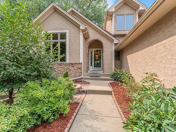 5th image of 7087 Wellington Ln N