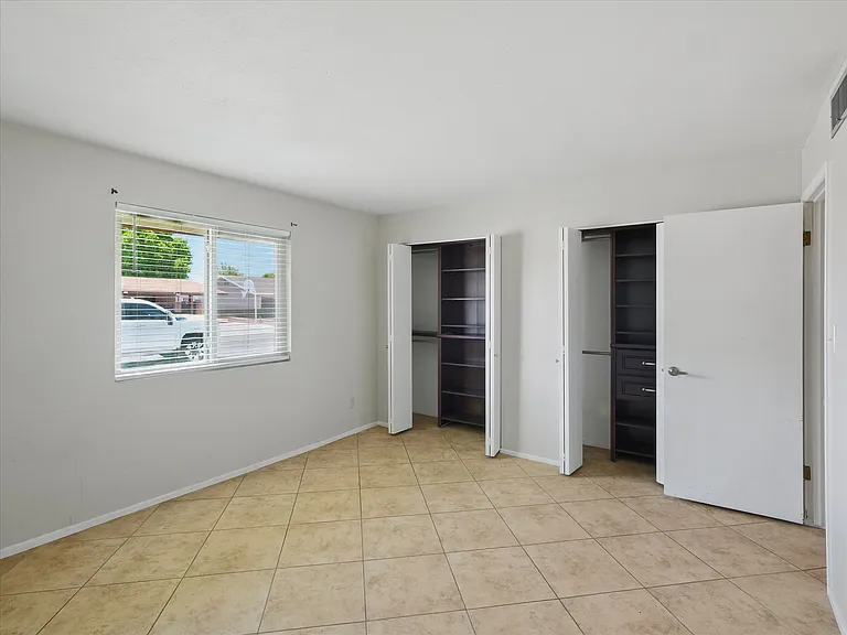 1306 W 12th St — Photo 33