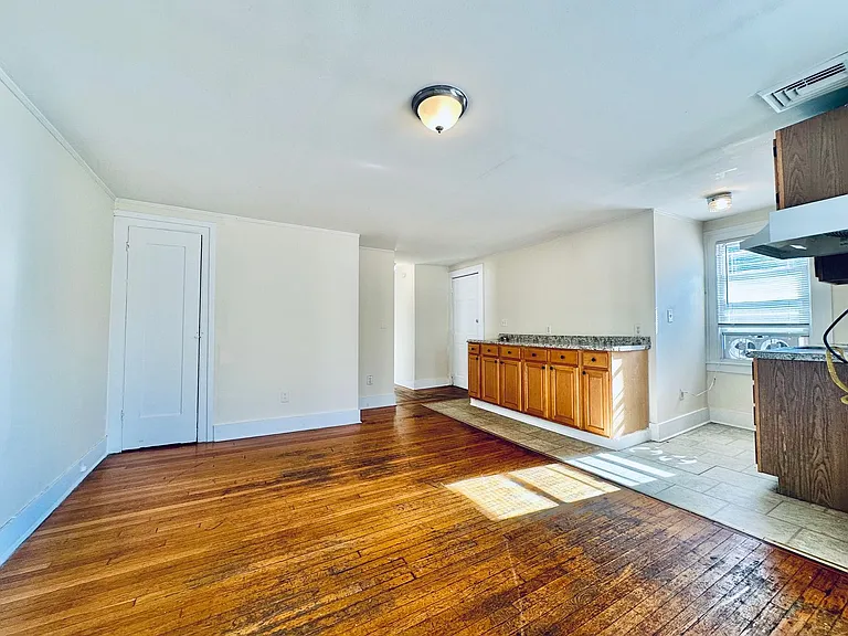 179 Bradley St — Photo 3