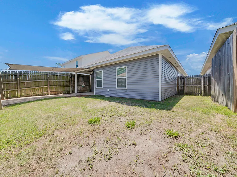 125 Fernwood St — Photo 40