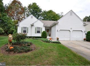 4 Ashley Ct, Delran, NJ 08075