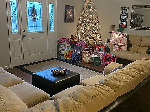 3rd image of 231 Sutherland Dr