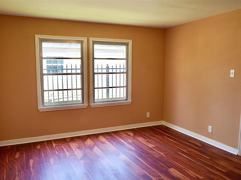 7328 Oak Hill Dr — Photo 6