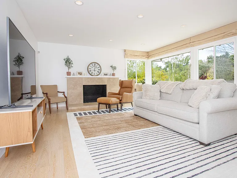 38 Paseo Way — Photo 2