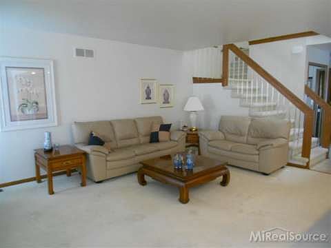 3rd image of 49331 Mackinaw Ct