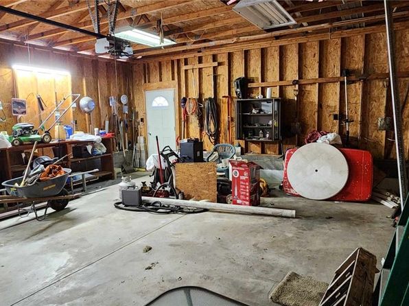 156 Oakland Ave, Uniontown, PA 15401