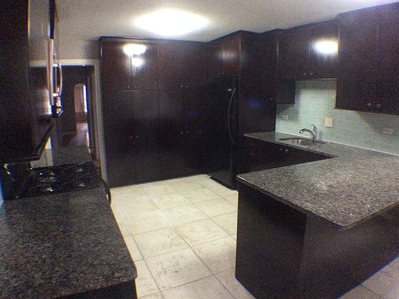 4th image of 6635 N Maplewood Ave #1