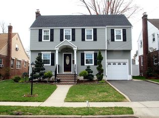 28 Oak St, Teaneck, NJ 07666
