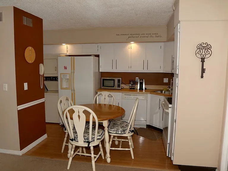 8209 Sun Spring Cir #31 — Photo 8