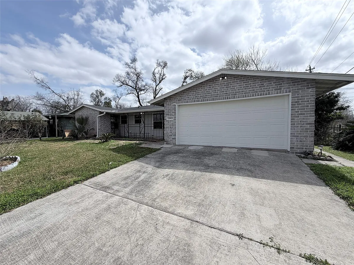 Building Photo - 5902 Willow Glen Dr