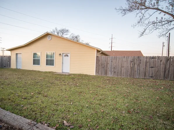 1118 E Goode St #B, Quitman, TX 75783