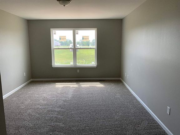 3rd image of 525 Woodland Cir