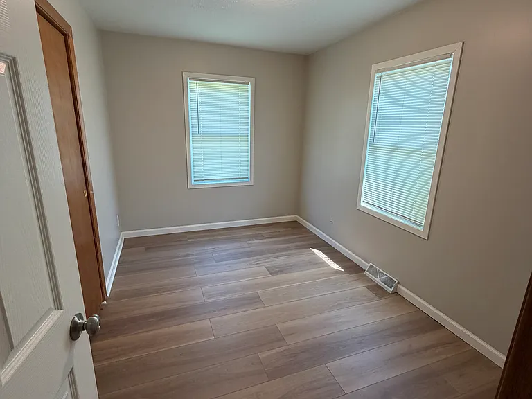 315 W 16th St — Photo 10