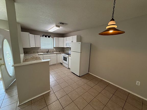 5th image of 1722 James Buchanan Dr