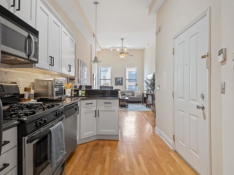 416 Monroe St #4R — Photo 7