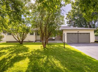 8 Twin Oak Dr, Rochester, NY 14606