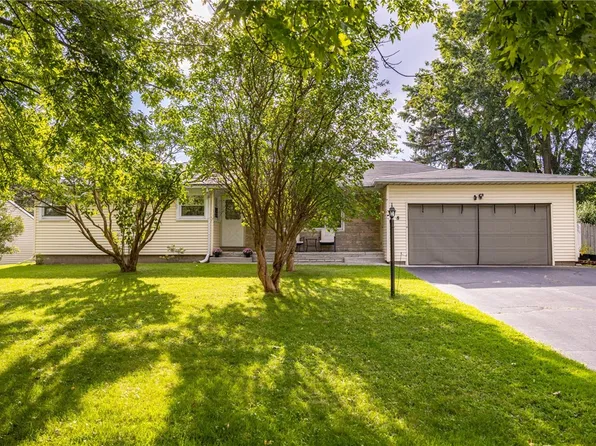 8 Twin Oak Dr, Rochester, NY 14606
