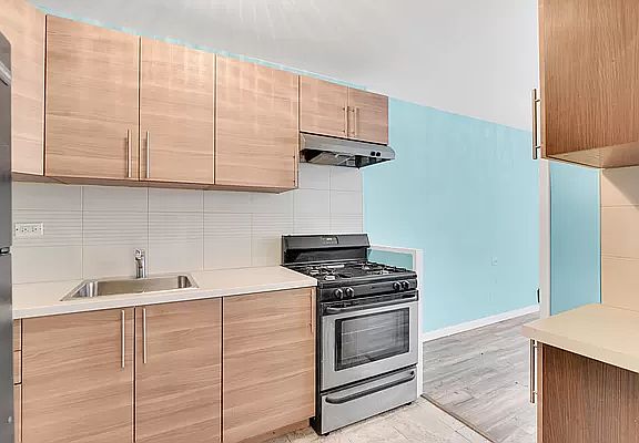 4th image of 2930 W 5th St APT 17-M