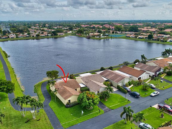 4th image of 5585 Mirror Lakes Boulevard