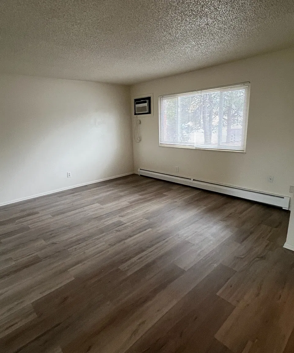 Nice 2 Bdr/1.5 Ba — Photo 2