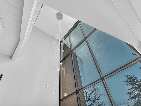 3rd image of 104 Devonshire Ave #301
