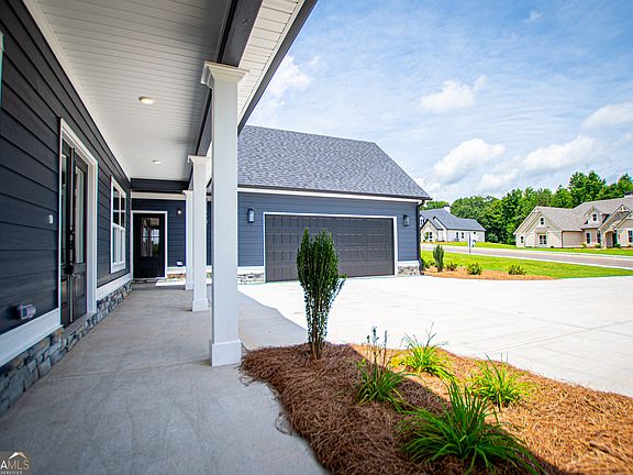 5th image of 134 Woodford Dr